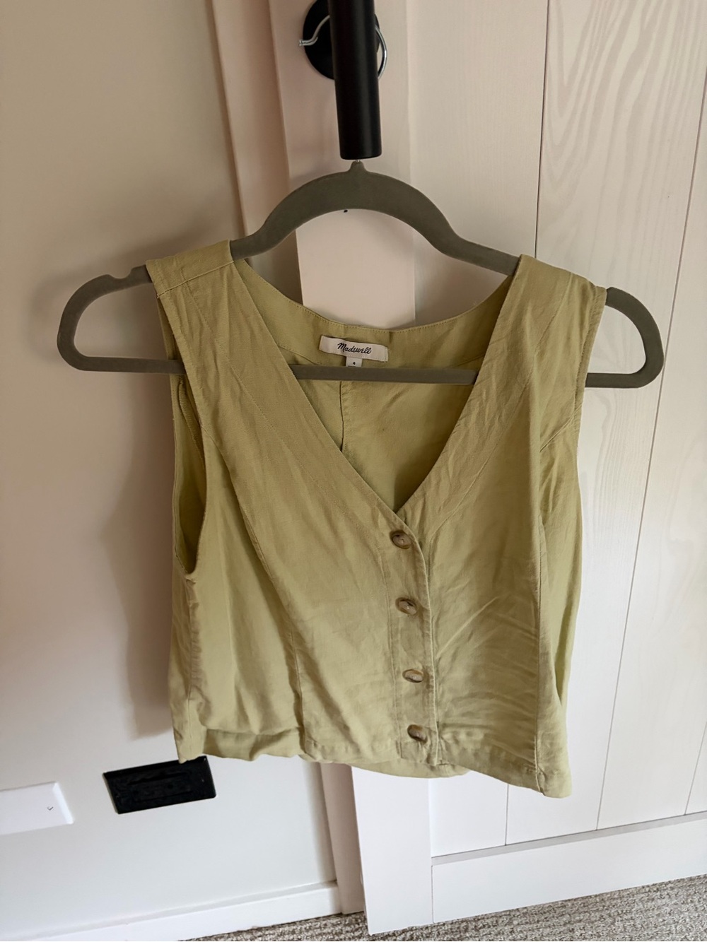 Madewell Sleeveless Button-Front Top in Light Olive